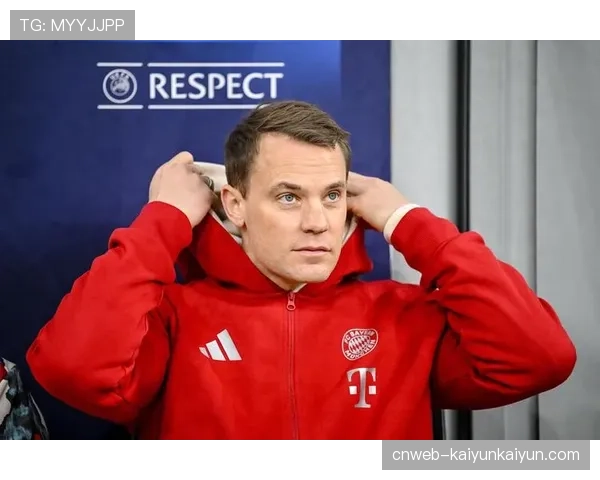 特写：诺伊尔神扑后激动捶地，力保拜仁最后希望